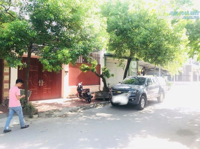 Bán căn LKBT Phùng Khoang 147m2*MT 7m. Phân lô Ôtô tránh vỉa hè. Sân vườn rộng. Giá 29 tỷ - 1