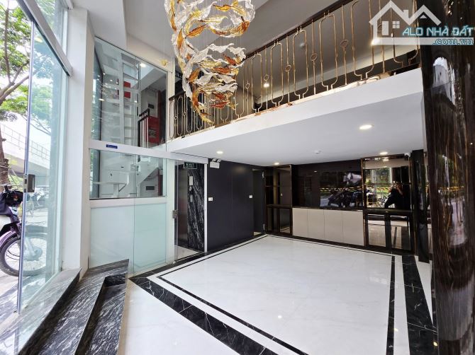 Nhà đẹp 8 tầng, 35m, thang máy, MT mênh mông, vỉa hè đá bóng, Phạm Văn Đồng - 1