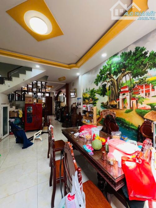 Bán nhà 2 tầng mặt tiền kinh doanh gần tên lửa 100m2 đường rộng 8m chỉ 6 tỷ thương lượng - 1