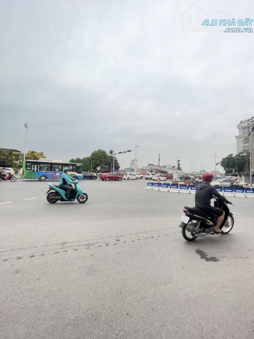 MẶT PHỐ ÂU CƠ - Ô TÔ TRÁNH - THÔNG SỐ LÝ TƯỞNG - MỘT MẶT PHỐ MỘT MẶT NGÕ 2 THOÁNG TRƯỚC SA - 1