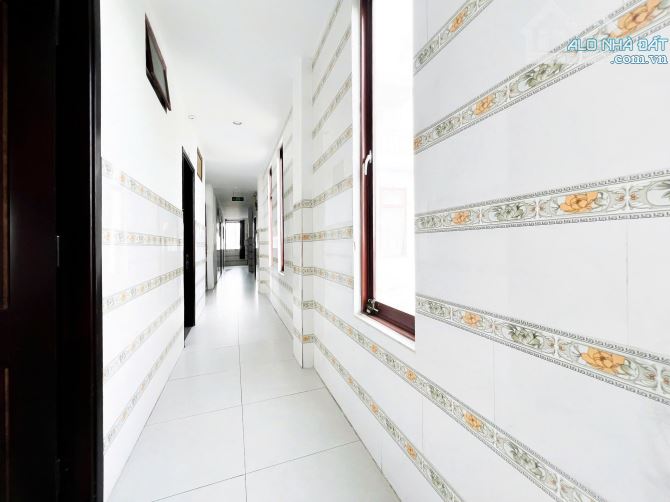 CẦN BÁN KS 4 TẦNG NGAY BẾN XE, ĐƯỜNG 7.5m. 200m2 (20x10m), 20 PHÒNG, DÒNG THU ỔN. GIÁ HỜI. - 1