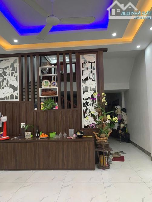 Bán nhà 3 tầng  Đại Phúc Bắc Ninh DT 82m2 Mt 5m giá chỉ 9,1tỷ đang cho thuê 18tr/tháng - 1