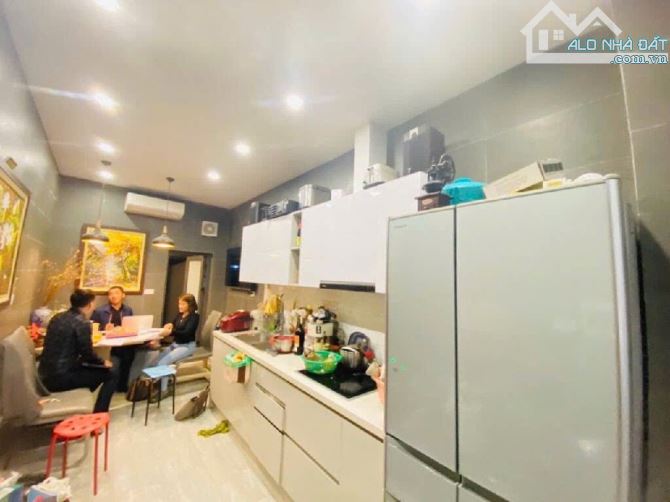 Mặt phố Tôn Đức Thắng, vỉa hè rộng, KD sầm uất, nhà đẹp ở ngay, 42m2, 4 tầng, giá 17 tỷ - 1