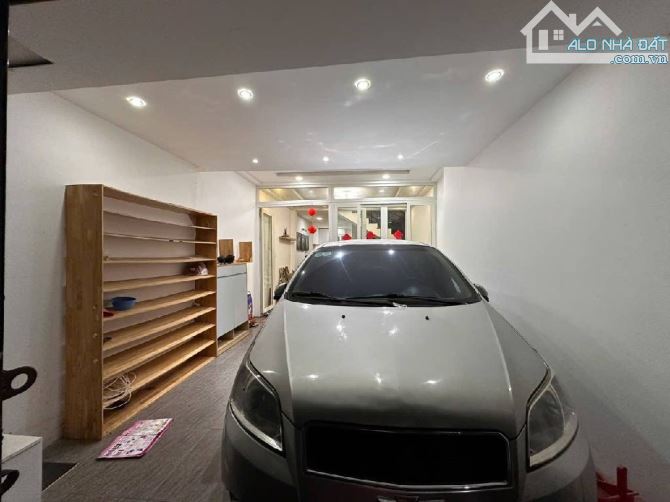 QUẬN 7 - HẺM NHỰA 6M - Ô TÔ 7 CHỖ NGỦ TRONG NHÀ - 2 TẦNG BÊ TÔNG CỐT THÉP -  4M x 15M - 1