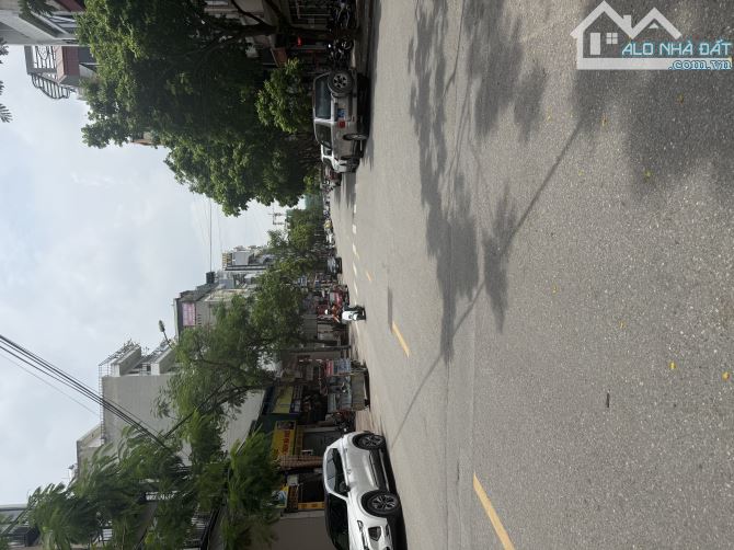 Bán đất phân lô vỉa hè, ô tô dừng đỗ, Lô góc 2 mặt tiền Phố Trạm, 100m2, giá hơn 30 tỷ. - 1
