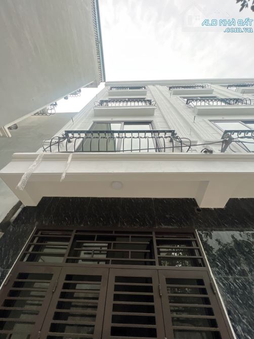 Nhà Anh Tuấn Đại Mỗ, xây 5 tầng, ôtô đỗ cửa. Đi ba bước ra ôtô tránh. - 1