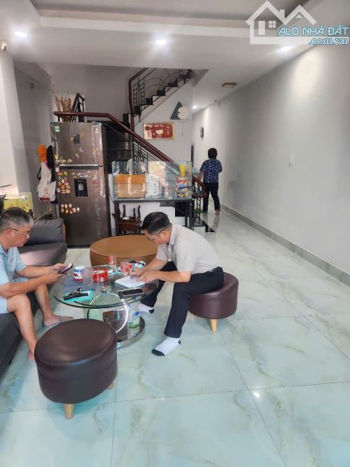 NHÀ 5 TẦNG TRUNG TÂM Q7-HÀNG XÓM PHÚ MỸ HƯNG-ĐƯỜNG TRƯỚC NHÀ 6M XHXOAY ĐẦU -CHỈ 7.5 TỶ - 1