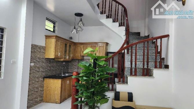 bán nhà Tô Hiến Thành , 50m2 , 4 tầng , mặt tiền 5.2m , 4 ngủ , cách phố chỉ vài bước chân - 1
