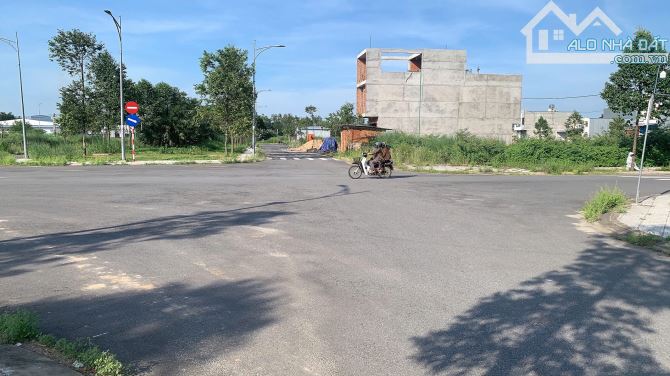 BÁN LÔ GÓC NGÃ TƯ KINH DOANH ĐẮC ĐỊA SÁT QL1A - THỊ TRẤN LA HÀ - 1