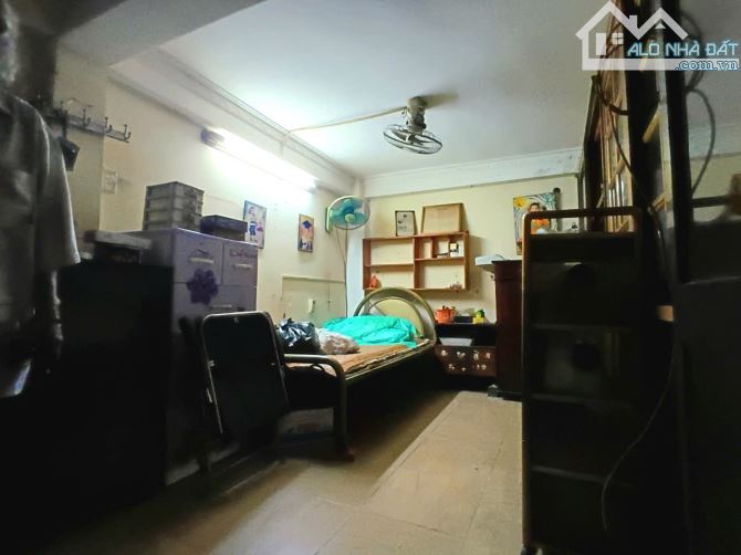 Nhà bán: đường An Dương Vương. Q5. DTSD 67m2 . 4 tầng. Giá 18,5 tỷ - 1