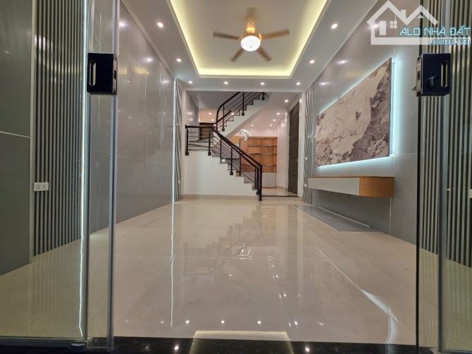 Bán Nhà Mặt Phố Thịnh Liệt 90m² x 6 Tầng | Vỉa Hè Rộng | Giá 17.8 Tỷ – kinh doanh sầm uất - 1