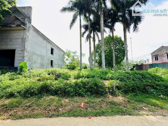 DUY NHẤT 1 LÔ CÓ DT 100m2 GIÁ CHỈ 9xxTR VỊ TRÍ ĐỐI DIỆN UBND VÀ TRƯỜNG HỌC - 1