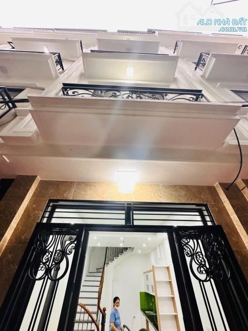7 TỶ NHÀ PHẠM VĂN ĐỒNG - FULL NỘI THẤT - NGÕ THÔNG - 5 TẦNG - 30M2 - 1