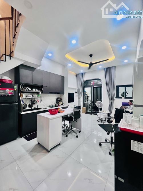 NHÀ ĐẸP 3 TẦNG - SÁT KDL SUỐI TIỀN - NHỈNH 5 TỶ - FULL NỘI THẤT - 12