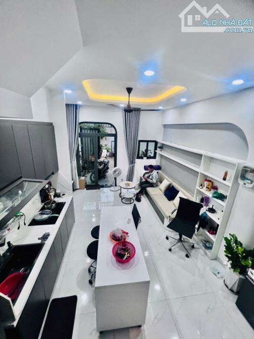NHÀ ĐẸP 3 TẦNG - SÁT KDL SUỐI TIỀN - NHỈNH 5 TỶ - FULL NỘI THẤT - 15