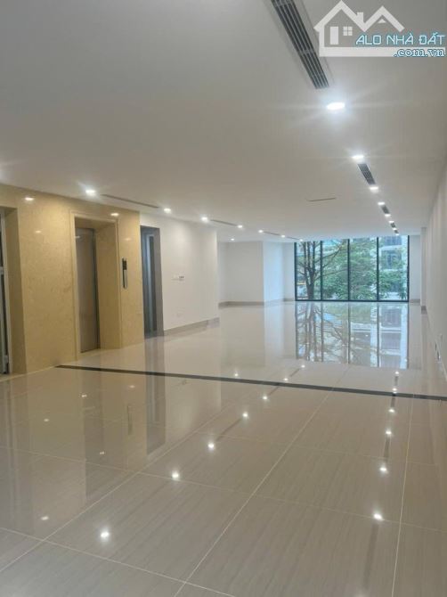 Bán nhà phố Hùynh Thúc Kháng Đống Đa 100m2 9 tầng 20m mặt tiền kinh doanh ngày đêm - 2