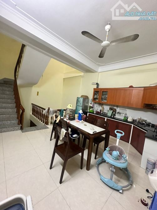 BÁN NHÀ ĐẤU GIÁ MẬU LƯƠNG . PHÂN LÔ VỈA HÈ .KINH DOANH.MT 5 M. NHÀ 5 TẦNG . DT 60 M - 2
