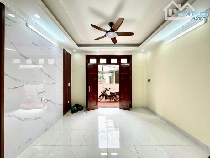 Cần bán nhà phố Nguyễn Văn Cừ, Long Biên 38m, 5 tầng, mặt tiền 4m, giá 6.5 tỷ. - 2