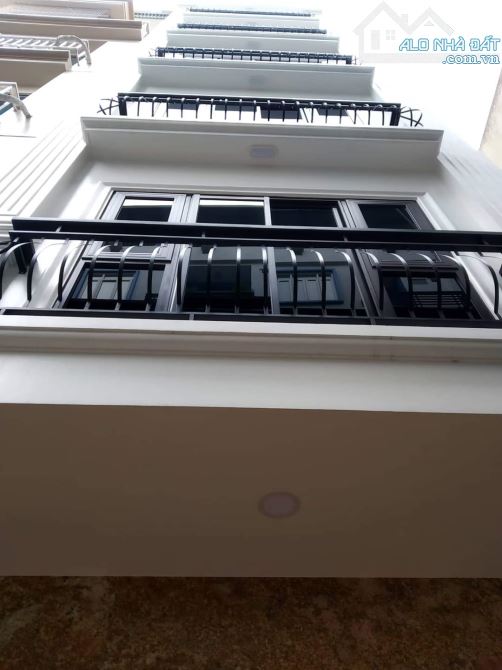 BÁN NHÀ QUANG TIẾN – ĐẠI MỖ – 30M² – 5 TẦNG – 4 PHÒNG NGỦ – GẦN TRƯỜNG CẤP 1,2,3 - 2