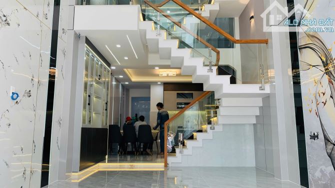 Bán nhà hẻm 8m,DT 4m2 x 13m,lửng,2 lầu Sân Thượng,nhà mới đẹp vô ở liền - 2