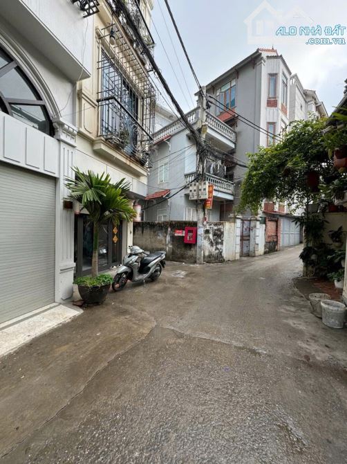 Ô tô ngủ trong nhà - gần chợ Ngọc Thụy - 5 tầng - 7,5 tỷ - 2
