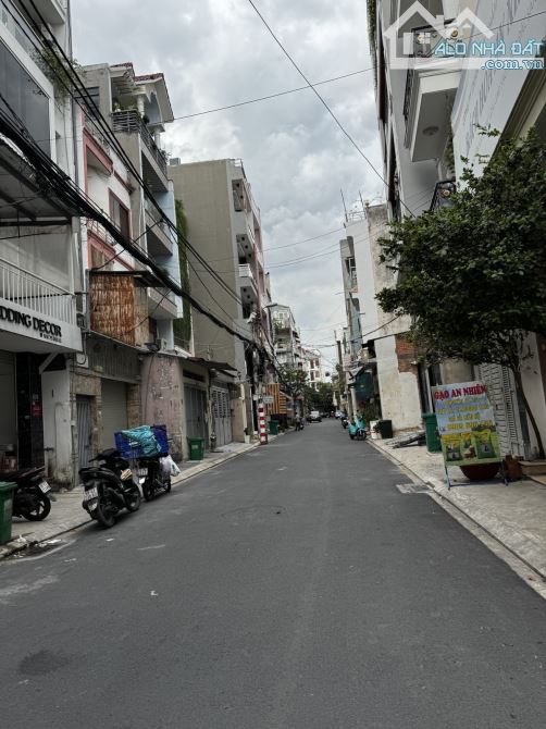 NHÀ CŨ TIỆN XÂY MỚI MẶT TIỀN HẺM 8M - ĐƯỜNG CỘNG HÒA - TÂN BÌNH - DT:110M2 - CHỈ 16,3 TỶ - 2