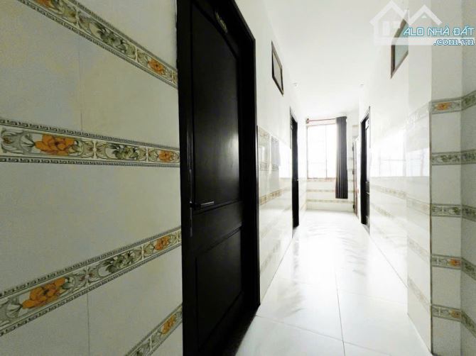 KHÁCH SẠN TRUNG TÂM 4 TẦNG - LÔ ĐÔI- DÒNG TIỀN TỐT- NGAY BẾN XE- GIÁ HẤP DẪN - 2