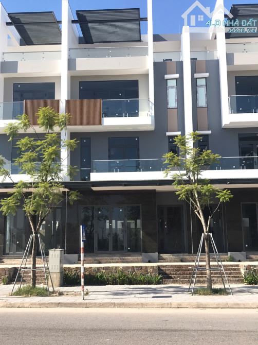 bán căn 4 tầng rẻ đẹp nhất. MẶT TIỀN hoàng quốc việt. TP HUẾ - 2