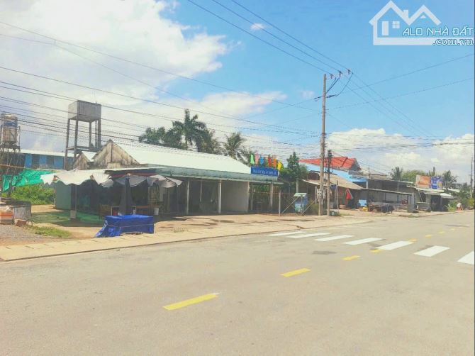 Hàng ngộp, 180m2 đất thổ cư gần Chợ Đức Tân, 350tr - 2