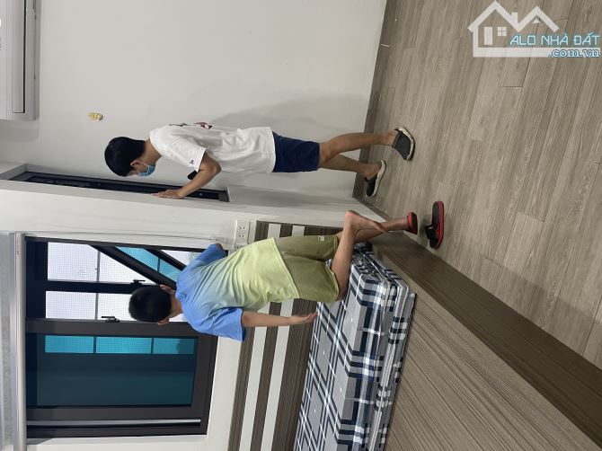 Ngay trường ĐH Quốc Gia -  Cầu Giấy 50m2 - MT- 4,5m - 8p KK - dòng tiề.n 50tr/T. Hơn 12tỷ - 2