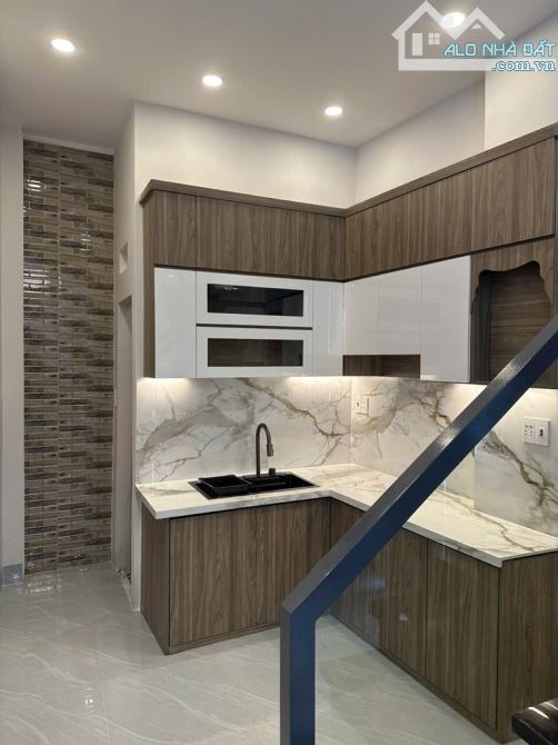 Tân Hòa Đông , P14 , Q6. -DT : 3 x 11 ,3 tầng. Giá 4,9 tỷ TL.   -Kết cấu : Trệt 2 lầu - 2