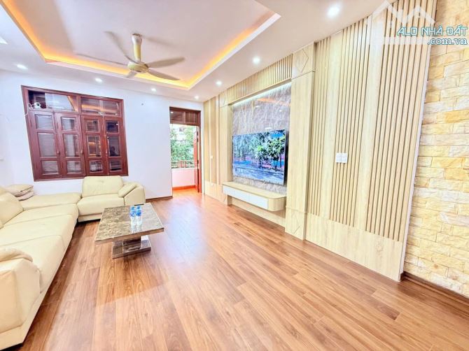 Bán nhà 5 tầng 70m2 với thiết kế đẹp từ trong ra ngoài gần khu đô thị Hinode, Hoài Đức! - 2