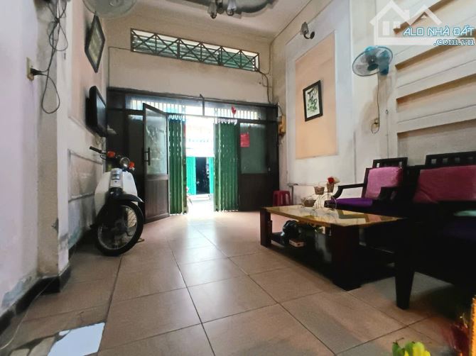 Nhà bán: đường An Dương Vương. Q5. DTSD 67m2 . 4 tầng. Giá 18,5 tỷ - 2