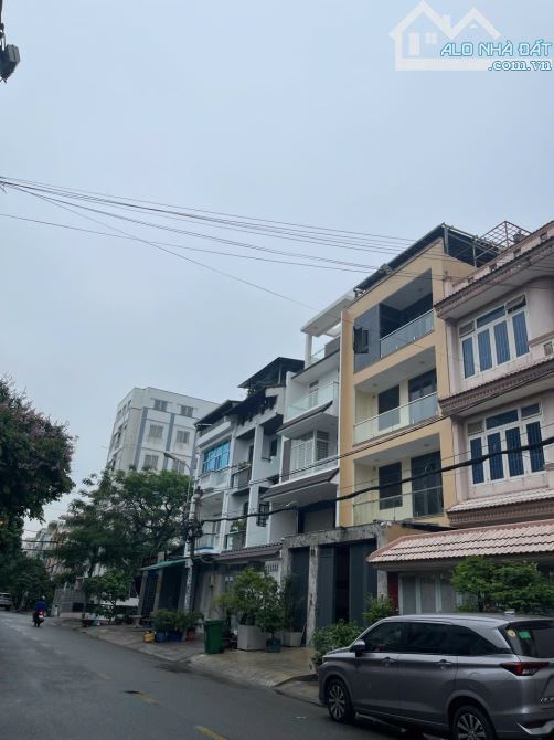 NHÀ MẶT TIỀN CÁCH AEONMALL 100M - KHU TÊN LỬA - 4TẦNG MỚI ĐẸP 4PN 5WC KHÉP KÍN- NHỎ 9 TỶTL - 2