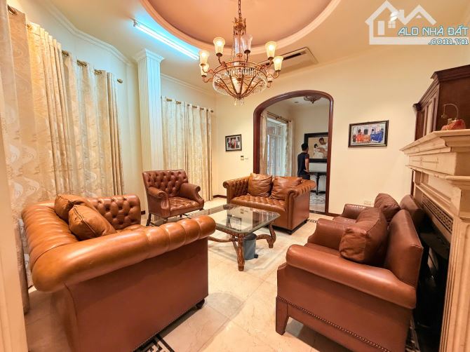 BÁN CĂN BIỆT THỰ PHỐ DỊCH VỌNG HẬU, DT 240M CÓ HẦM, CĂN GÓC 2 MẶT TIỀN, GIÁ 130 TỶ. - 2