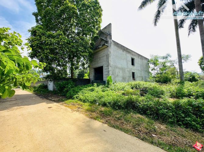 DUY NHẤT 1 LÔ CÓ DT 100m2 GIÁ CHỈ 9xxTR VỊ TRÍ ĐỐI DIỆN UBND VÀ TRƯỜNG HỌC - 2