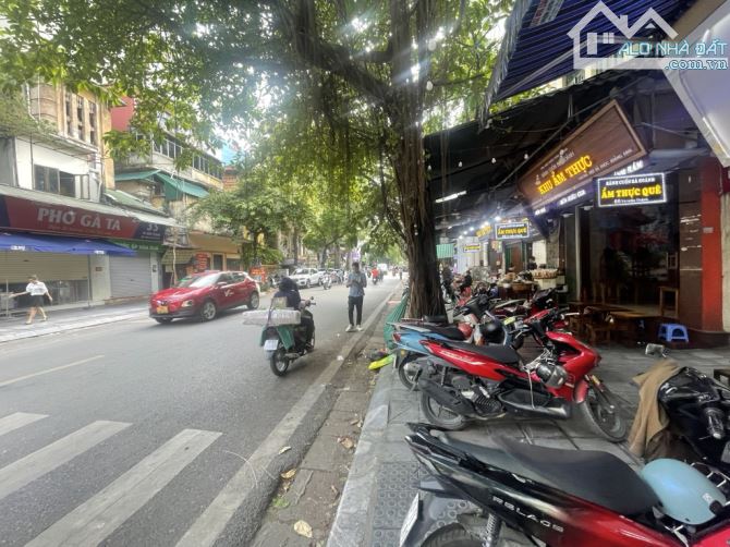 CÁCH 1 NHÀ RA PHỐ TÔ HIẾN THÀNH - 42m2 - 3 tầng - 2