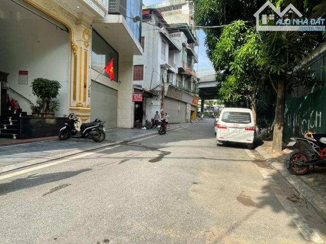 BÁN ĐẤT LÔ GÓC SÁT PHỐ 36 TỶ 110m MT 6,1m VỈA HÈ Ô TÔ TRÁNH PHẠM VĂN ĐỒNG BẮC TỪ LIÊM - 2