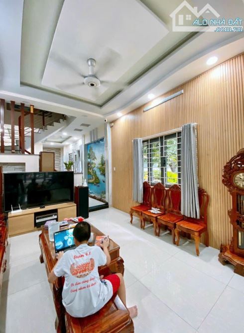 BÁN NHÀ MẶT TIỀN NGUYỄN THỊ HUỲNH – PHÚ NHUẬN – 5 TẦNG – THU GẦN 600TR/N – 75M2 – GIÁ CHỈ - 3