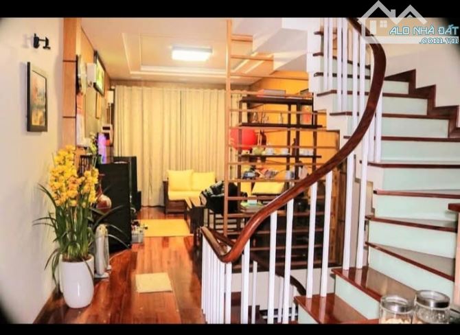Cần bán nhà mặt ngõ Nguyên Hồng ô tô chánh đỗ kinh doanh sầm uất. - 3