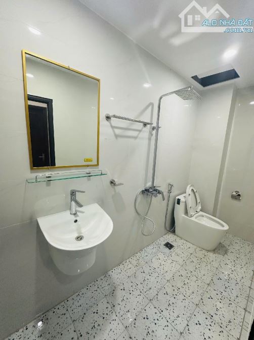 Chỉ 7.45 tỷ có nhà mới Hoàng Mai, HBT - 35m2, 4 ngủ, tặng toàn bộ NT mới toanh - 3