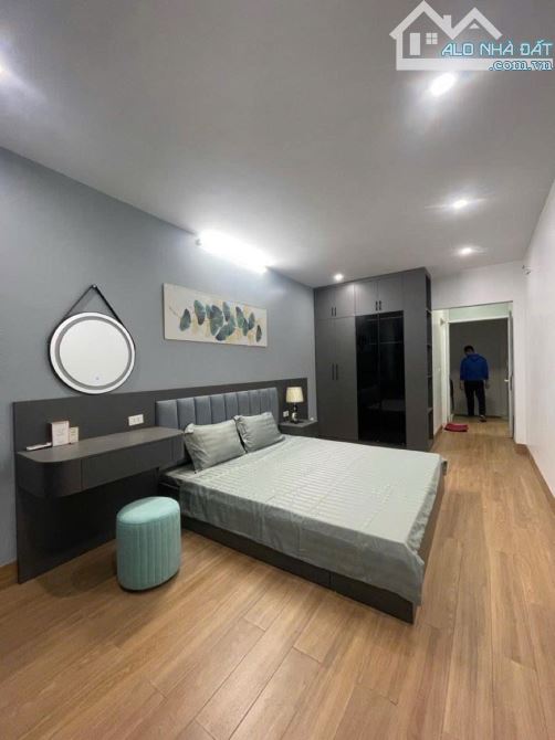 Ô tô ngủ trong nhà - gần chợ Ngọc Thụy - 5 tầng - 7,5 tỷ - 3