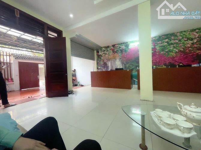 Bán căn LKBT Phùng Khoang 147m2*MT 7m. Phân lô Ôtô tránh vỉa hè. Sân vườn rộng. Giá 29 tỷ - 3