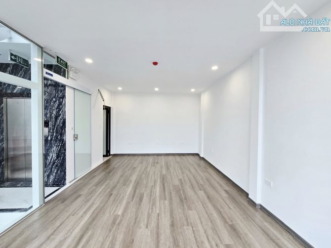 Nhà đẹp 8 tầng, 35m, thang máy, MT mênh mông, vỉa hè đá bóng, Phạm Văn Đồng - 3