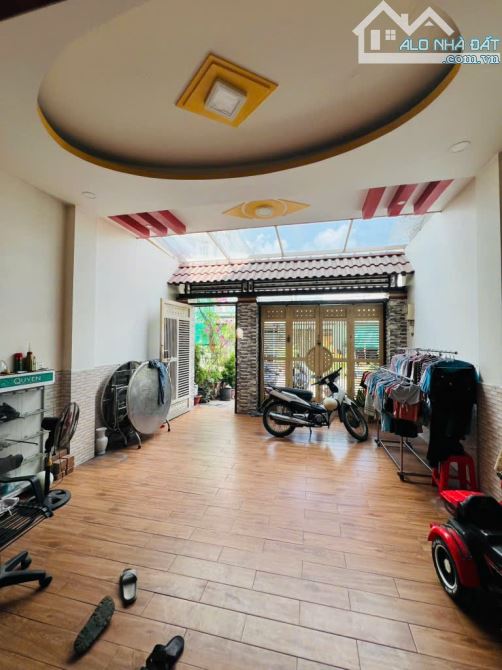 Bán nhà 2 tầng mặt tiền kinh doanh gần tên lửa 100m2 đường rộng 8m chỉ 6 tỷ thương lượng - 3