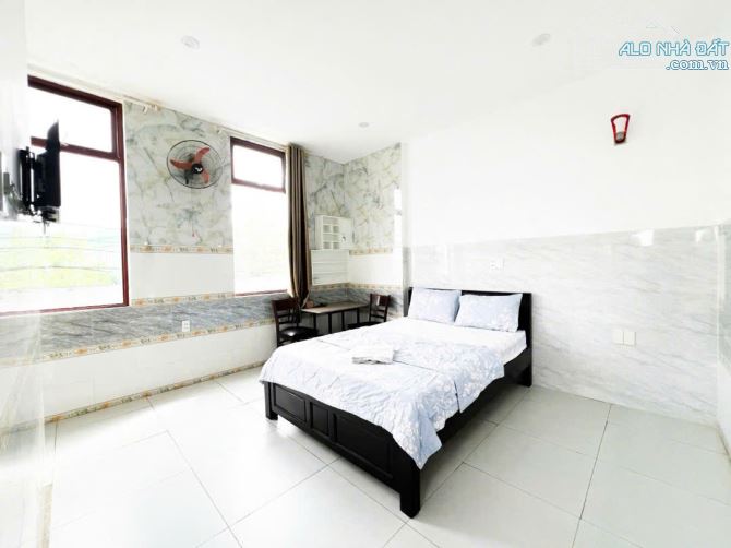 KHÁCH SẠN TRUNG TÂM 4 TẦNG - LÔ ĐÔI- DÒNG TIỀN TỐT- NGAY BẾN XE- GIÁ HẤP DẪN - 3
