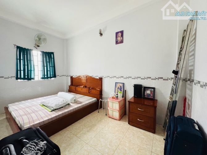 QUẬN 7 - HẺM NHỰA 6M - Ô TÔ 7 CHỖ NGỦ TRONG NHÀ - 2 TẦNG BÊ TÔNG CỐT THÉP -  4M x 15M - 3