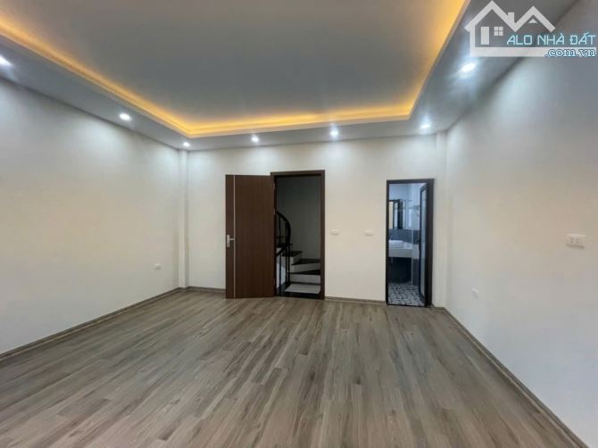 Nhà Mỹ Đình 22m2 giá 2.7 tỷ - ngõ gần ô tô - nhà dân xây - 3