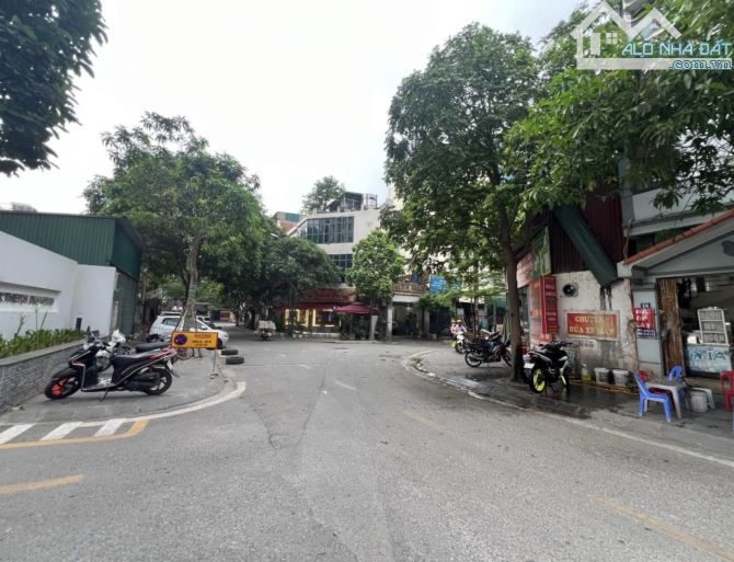 Bán đất phân lô vỉa hè, ô tô dừng đỗ, Lô góc 2 mặt tiền Phố Trạm, 100m2, giá hơn 30 tỷ. - 3
