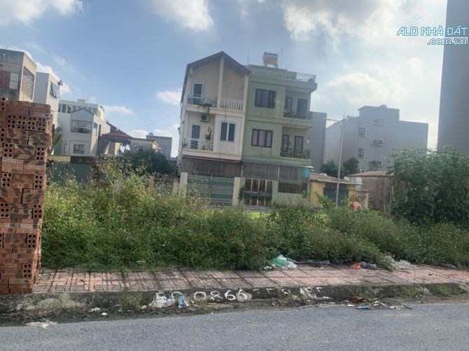 Bán lô góc TT8 khu đấu giá Cự Khối mới trước đường sau đường vị trí đẹp, gần hồ Bộ Đội - 3